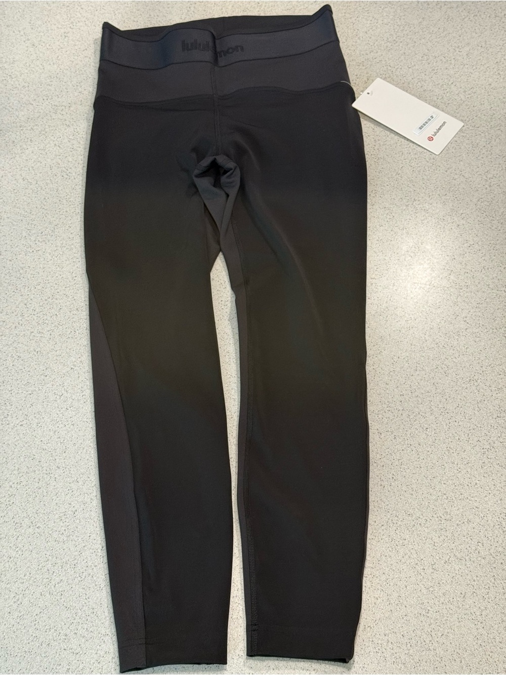 NWT. Lululemon License to Train HR Tight *Logo